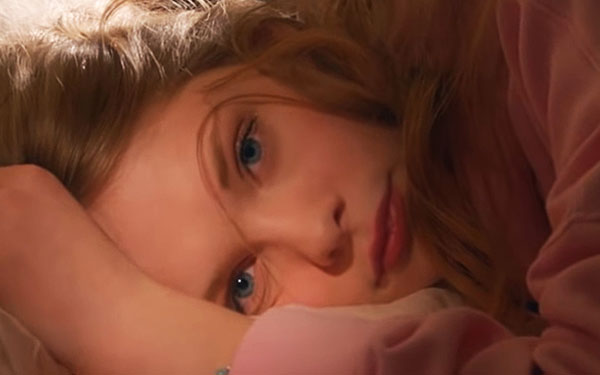 Julia, Лолита-2: кадр из клипа S.E.X.T.O. Рис. 2.